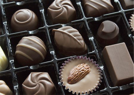 Chocolats assortis Photographie de stock - Premium Libres de Droits, Code: 670-06451334