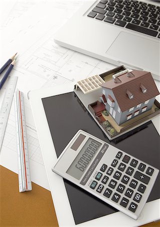 Architectural model, a calculator, and a tablet PC Photographie de stock - Premium Libres de Droits, Code: 670-06824769