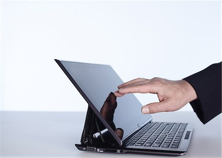 Hand touching a tablet PC Photographie de stock - Premium Libres de Droits, Code: 670-06824806