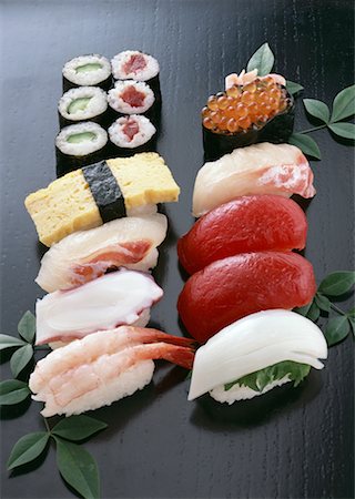 simsearch:670-02109950,k - Sélection de sushi Photographie de stock - Premium Libres de Droits, Code: 670-02109911
