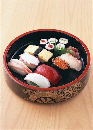 simsearch:670-02109950,k - Sélection de sushi Photographie de stock - Premium Libres de Droits, Code: 670-02109994