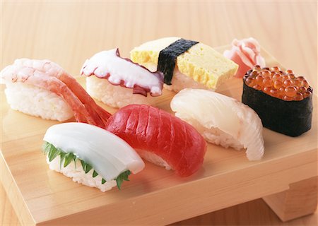 simsearch:670-02109950,k - Sélection de sushis Photographie de stock - Premium Libres de Droits, Code: 670-02109996