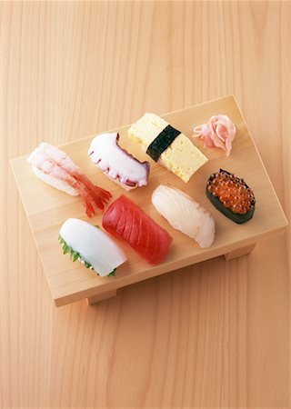 simsearch:670-02109950,k - Sélection de sushis Photographie de stock - Premium Libres de Droits, Code: 670-02109997