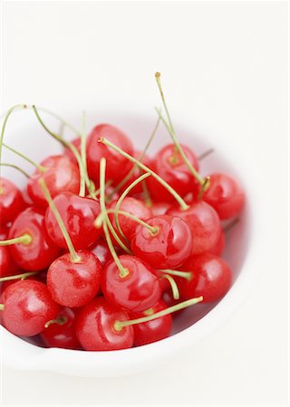 simsearch:670-02109950,k - Un bol de cerises Photographie de stock - Premium Libres de Droits, Code: 670-02114321