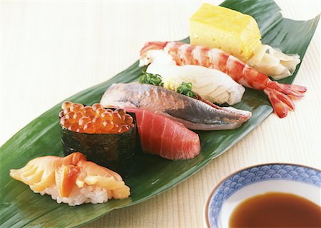 simsearch:670-02109950,k - Sélection de sushis Photographie de stock - Premium Libres de Droits, Code: 670-02110001