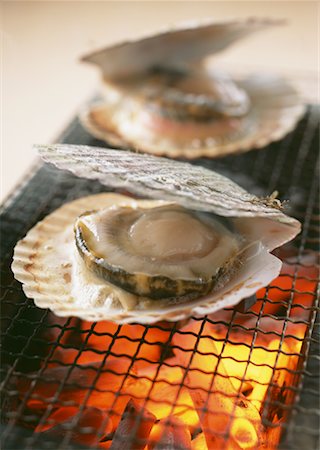 simsearch:670-02108042,k - Pétoncles grillés à la sauce de soja Photographie de stock - Premium Libres de Droits, Code: 670-02110023