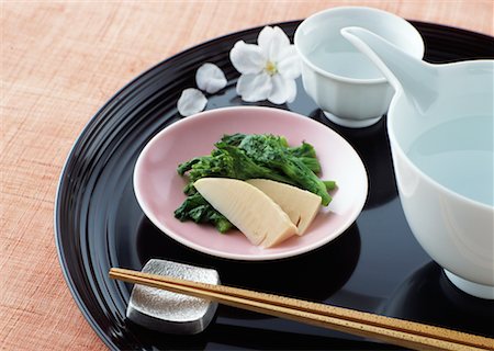simsearch:670-03709252,k - Boiled seasoned spinach and bamboo shoots with cold sake Foto de stock - Sin royalties Premium, Código: 670-02110057