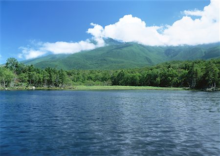 shiretoko peninsula - Second Lake of Shiretoko Five Lakes Foto de stock - Sin royalties Premium, Código: 670-02120969