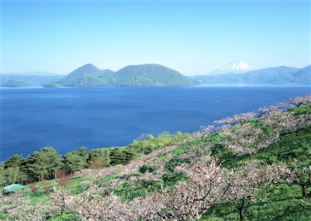 Lake Toya Stock Photo - Premium Royalty-Free, Code: 670-02121067