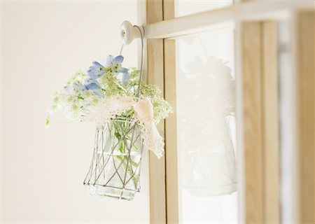 Flowers in the hanging basket on door Stock Photo - Premium Royalty-Free, Code: 670-02309862