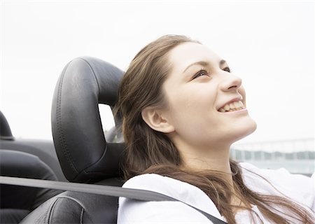 place du conducteur - Femme dans une Cabriolet Photographie de stock - Premium Libres de Droits, Code: 670-02310639