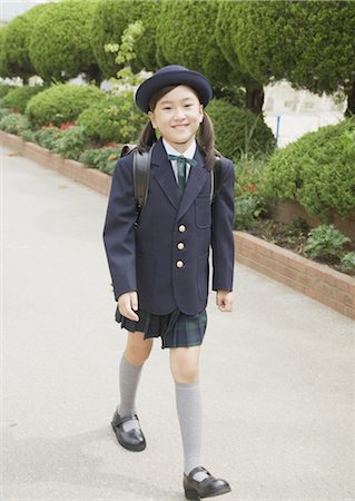 Elementary school girl commute Photographie de stock - Premium Libres de Droits, Code: 670-02642675
