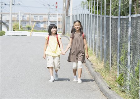 Elementary school students commute Stock Photo - Premium Royalty-Free, Code: 670-02642728