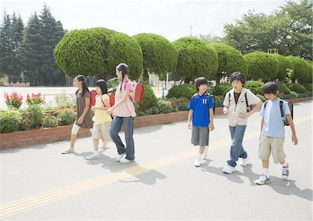 Trajet étudiants Elementary school Photographie de stock - Premium Libres de Droits, Code: 670-02642722