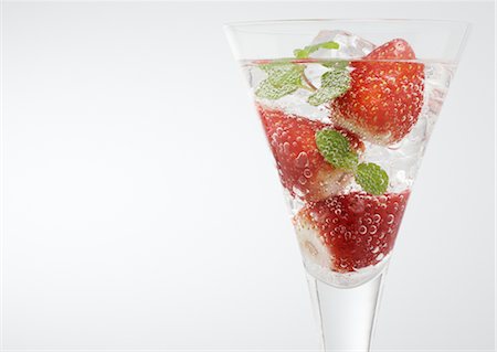 soft drinks - Soda with fruits Stock Photo - Premium Royalty-Free, Code: 670-02967066