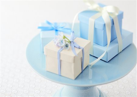 Gift box Stock Photo - Premium Royalty-Free, Code: 670-03235046