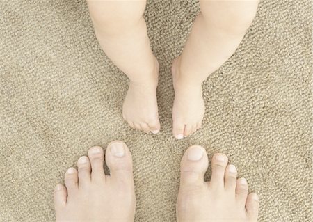 Père et bébé ' pieds Photographie de stock - Premium Libres de Droits, Code: 670-03484171