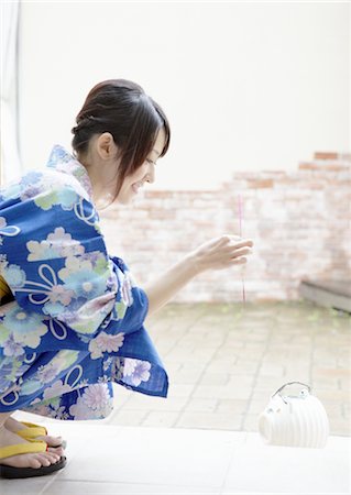 Young woman playing with sparkler Stock Photo - Premium Royalty-Free, Code: 670-03607243