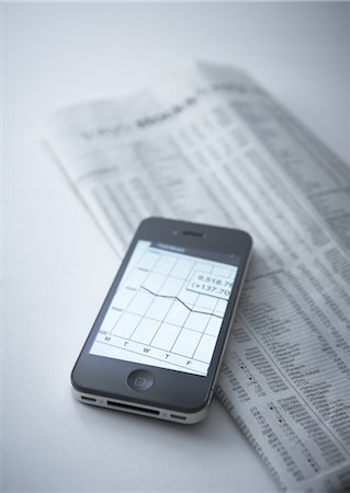 Smartphone et journal Photographie de stock - Premium Libres de Droits, Code: 670-03709151