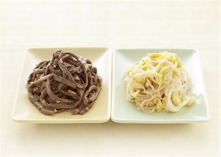 simsearch:670-03709723,k - Korean seasoned bean sprouts and fern Foto de stock - Sin royalties Premium, Código: 670-03709207