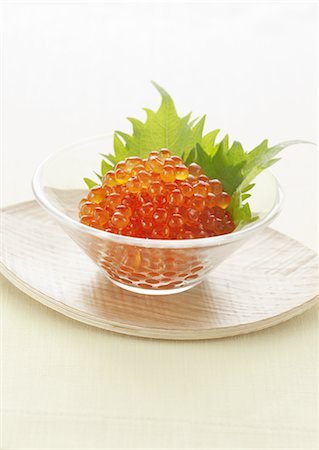 simsearch:670-02109950,k - Oeufs de saumon à la sauce de soja Photographie de stock - Premium Libres de Droits, Code: 670-03709245
