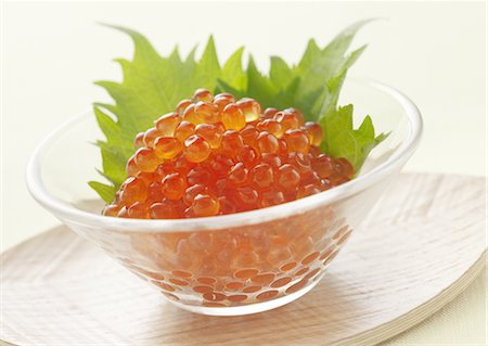 simsearch:670-02109950,k - Oeufs de saumon à la sauce de soja Photographie de stock - Premium Libres de Droits, Code: 670-03709246