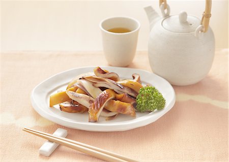 simsearch:670-03709252,k - Grilled squid dressed in soy sauce Foto de stock - Sin royalties Premium, Código: 670-03709286