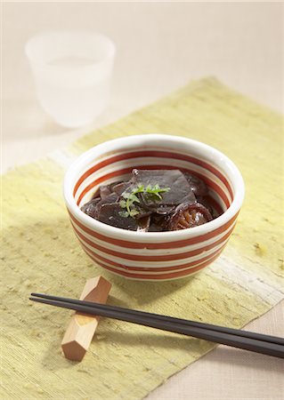 sake - Algues mijoté dans une sauce de soja Photographie de stock - Premium Libres de Droits, Code: 670-03709391