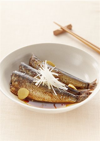 simsearch:670-03709723,k - Sardine simmered in ginger soy sauce Foto de stock - Sin royalties Premium, Código: 670-03709410