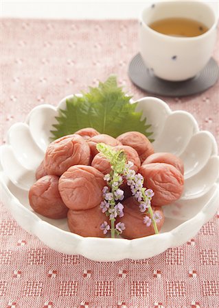 simsearch:669-07161792,k - Pickled plums Foto de stock - Sin royalties Premium, Código: 670-03709411
