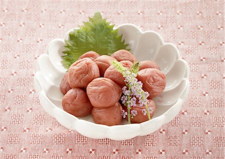 simsearch:670-03709723,k - Pickled plums Foto de stock - Sin royalties Premium, Código: 670-03709412