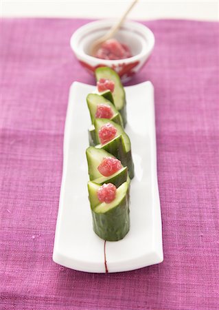simsearch:670-03709723,k - Cucumber with pickled plum sauce Foto de stock - Sin royalties Premium, Código: 670-03709422