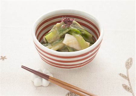simsearch:670-03709252,k - Spring onion with miso and vinegar sauce Foto de stock - Sin royalties Premium, Código: 670-03709435