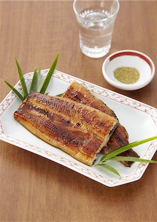 simsearch:670-03709723,k - Broiled eel dipped in a sweet soy sauce-base sauce Foto de stock - Sin royalties Premium, Código: 670-03709571