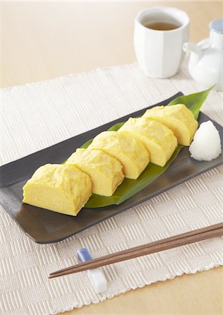simsearch:670-03709696,k - Japanese rolled omelette Foto de stock - Sin royalties Premium, Código: 670-03709693
