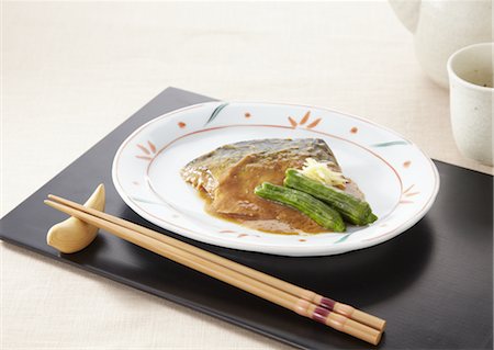 simsearch:670-03709704,k - Simmered mackerel with miso Foto de stock - Sin royalties Premium, Código: 670-03709709