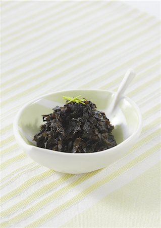 simsearch:670-03709723,k - Simmered wasabi leaves in soy sauce Foto de stock - Sin royalties Premium, Código: 670-03709723