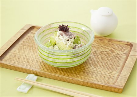 simsearch:670-03709252,k - Avocado and tuna dressed with mashed tofu Foto de stock - Sin royalties Premium, Código: 670-03709782
