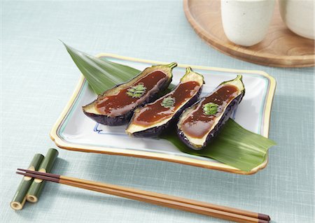 simsearch:670-03709704,k - Grilled aubergine topped with miso Foto de stock - Sin royalties Premium, Código: 670-03709800