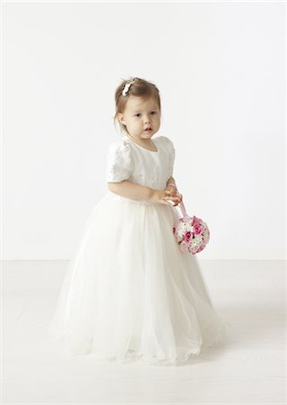 Girl holding a bouquet Foto de stock - Sin royalties Premium, Código: 670-03709818