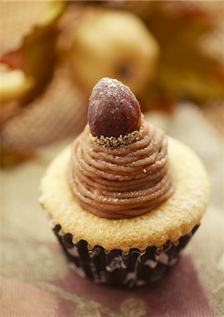 Cup cake Stock Photo - Premium Royalty-Free, Code: 670-03709961