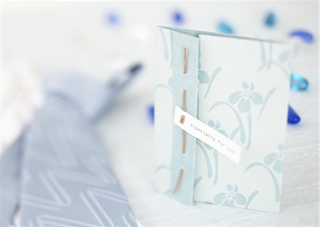 Present and card for Father's Day Stock Photo - Premium Royalty-Free, Code: 670-03710009