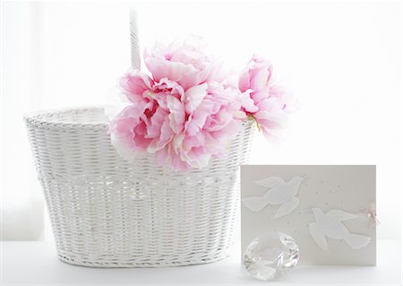 simsearch:670-03709960,k - Message card and basket with flower decoration Foto de stock - Sin royalties Premium, Código: 670-03710022