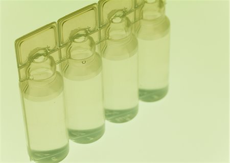 simsearch:670-03734272,k - Ampoules Photographie de stock - Premium Libres de Droits, Code: 670-03734244