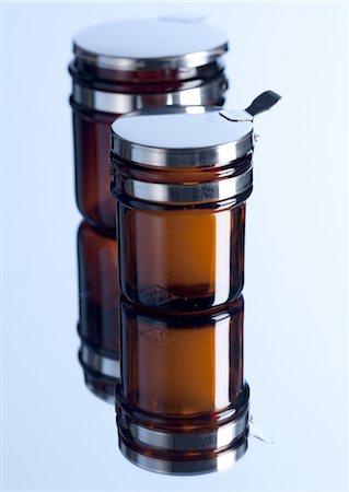 squelette - Bouteilles chimiques Photographie de stock - Premium Libres de Droits, Code: 670-03734249