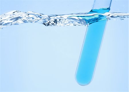 sustancia química - Test tube in water Foto de stock - Sin royalties Premium, Código: 670-03734285