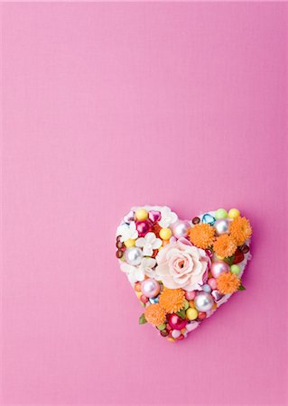 fête des mères - Arrangement de fleurs en forme de coeur Photographie de stock - Premium Libres de Droits, Code: 670-03734347