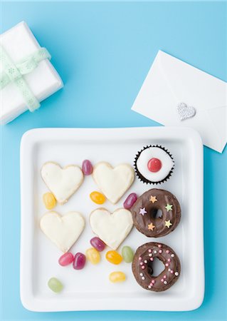 Cookies and doughnuts Stock Photo - Premium Royalty-Free, Code: 670-03734362