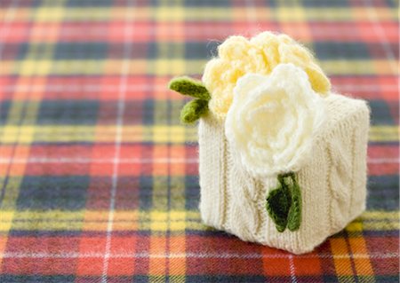 Stricken-Geschenk-box Stockbilder - Premium RF Lizenzfrei, Bildnummer: 670-03734397