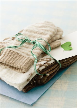 envelope (package) - Gloves and muffler Stock Photo - Premium Royalty-Free, Code: 670-03734413